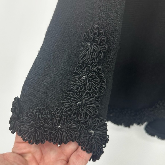 VTG El Ana Knit Long Sleeve Top Black Flower Applique Womens Medium V Neck - Picture 2 of 7